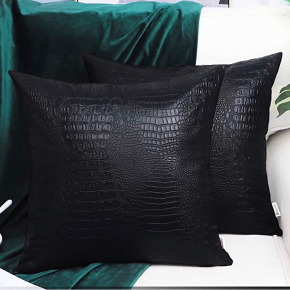Brawarm crocodile decorative accent pillow - Picture 1 of 2